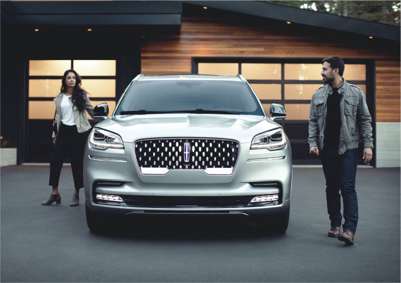 The sparkling grille of the 2023 Lincoln Aviator® Grand Touring model | Lincoln of Coconut Creek in Coconut Creek FL