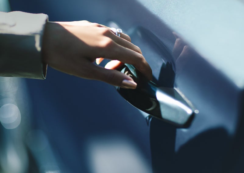 A hand gracefully grips the Light Touch Handle of a 2024 Lincoln Aviator® SUV to demonstrate its ease of use | Lincoln of Coconut Creek in Coconut Creek FL