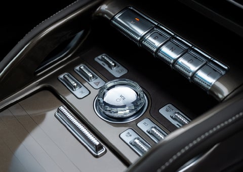 A crystal-inspired volume knob is shown in the center floor console of a 2024 Lincoln Nautilus® SUV. | Lincoln of Coconut Creek in Coconut Creek FL